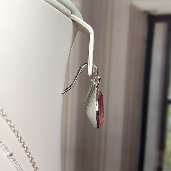 NIB AVON 2 TIER SILVER TONE SAND DOLLAR NECKLACE AND EARRING SET (PINK) - Picture 8 of 14